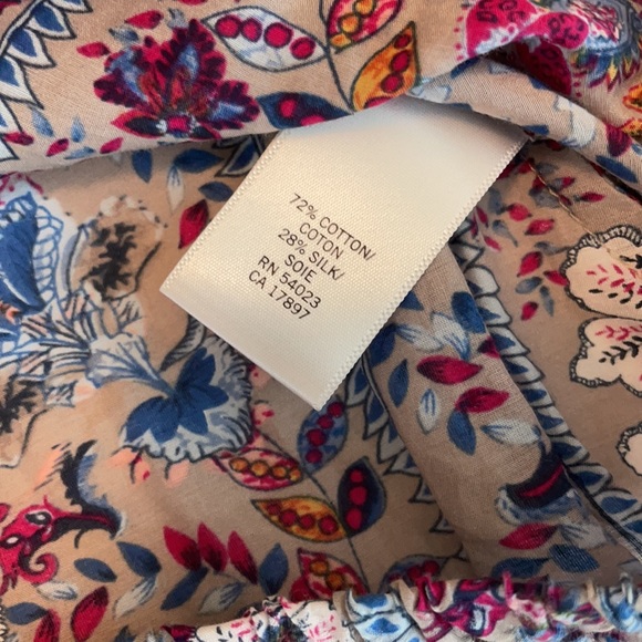 Romantic cap sleeve Banana Republic blouse - Picture 5 of 6